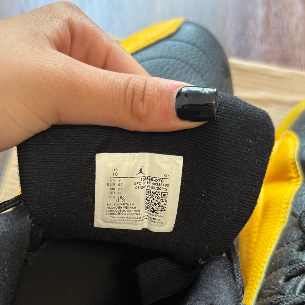Air Jordan 12 Retro ‘University Gold’ - Picture 6 of 9